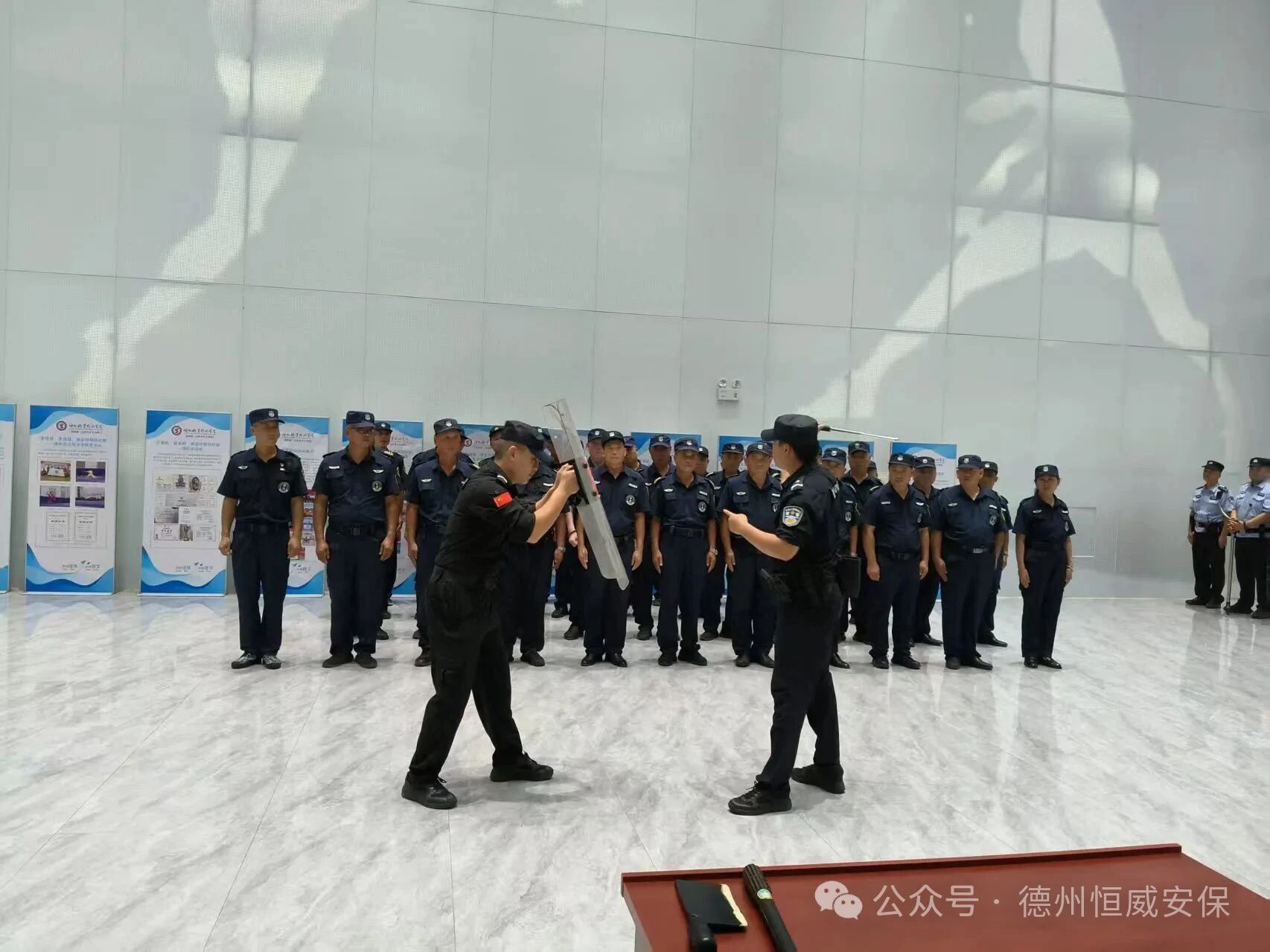 【警企聯(lián)動(dòng) 筑牢校園安全防線】公司聯(lián)合公安機(jī)關(guān)開展最小應(yīng)急單元專題培訓(xùn)